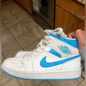 Jordan 1 mid UNC Size 7.5 in women’s